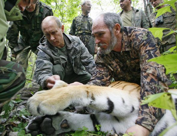 82611852-russian-prime-minister-vladimir-putin-assisted-by.jpg.CROP.promovar-mediumlarge.jpg