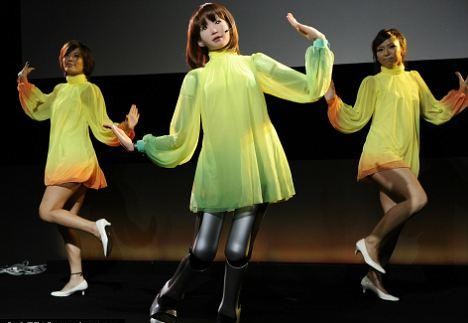 偶像派美女机器人闪亮登场