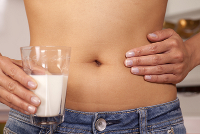 不过，在除掉脂肪的同时，牛奶中的脂溶性维生素也不得不陪葬，维生素D首当其冲。这也许就是“瘦身”的代价吧。