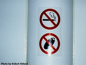 禁止吸烟与禁嚼槟榔的标志。图片来自http://www.ypjh.tn.edu.tw:8082/old_web/spring/betelnut.htm